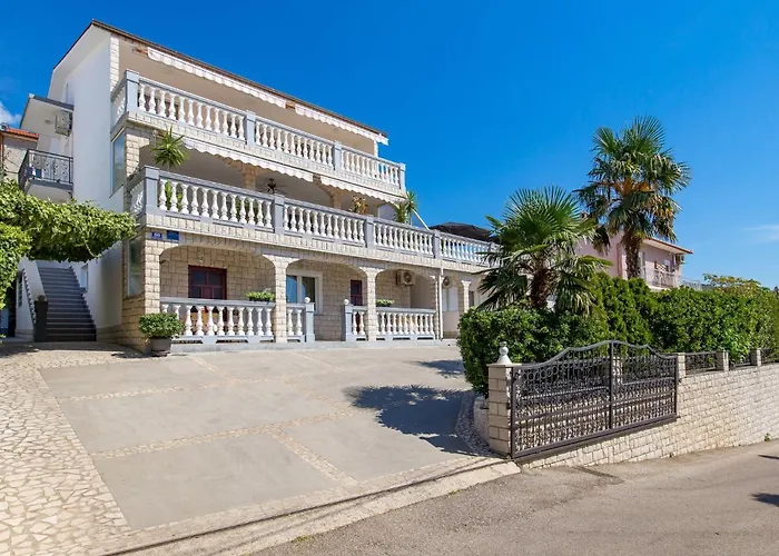 Brzic-4 By Interhome * Цриквеница